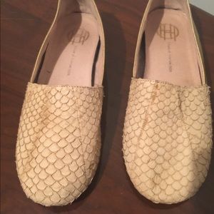 House of Harlow 1960 Flats S40